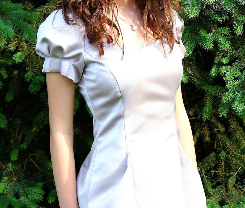 Продавам оригинална рокла на Джорджо Армани размер С