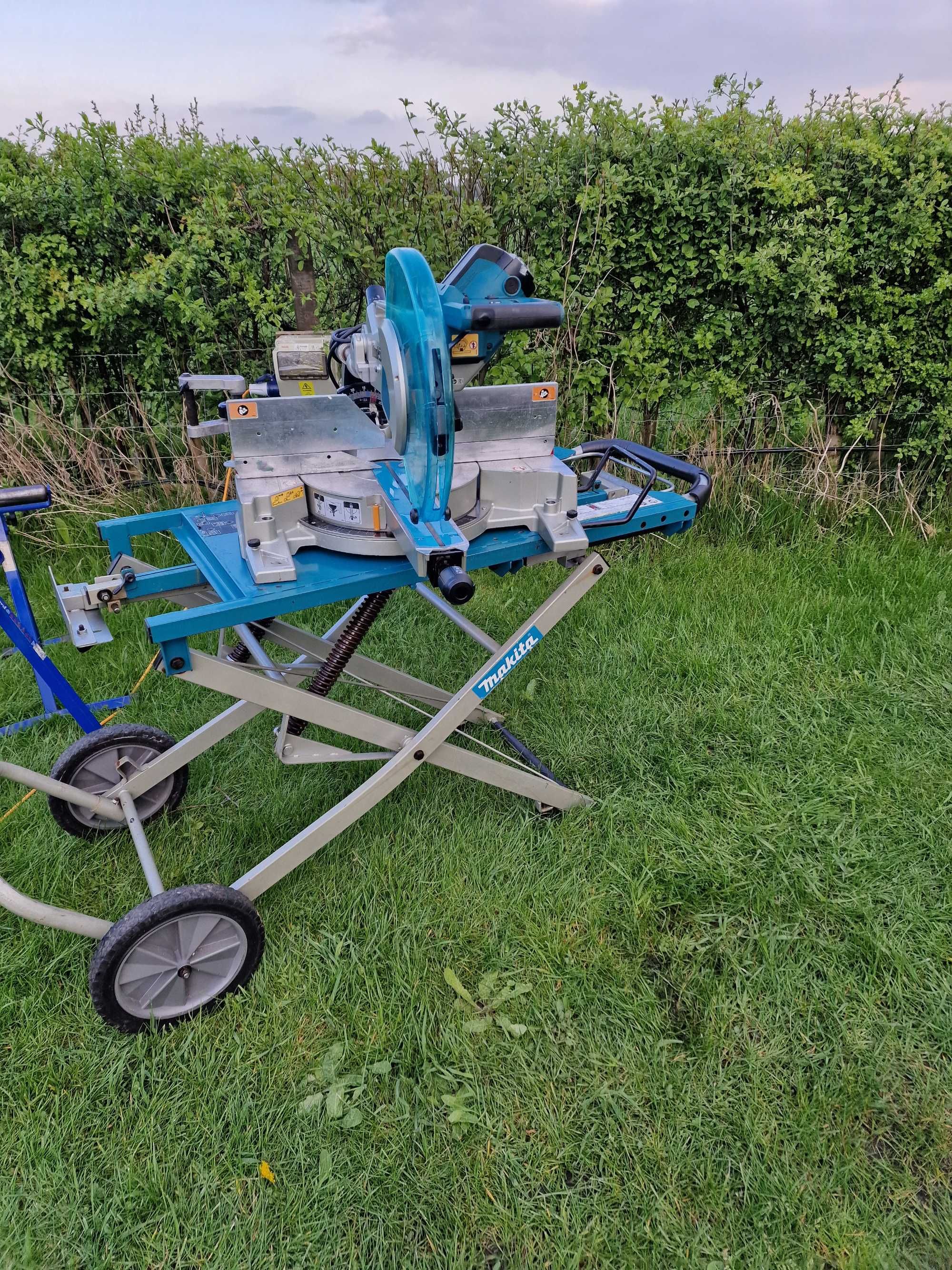 Makita  потапящ се трион