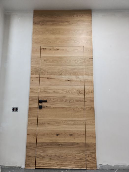 Scări de interior, mese, uși din lemn stratificat