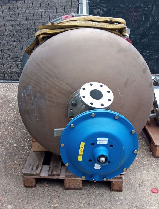 Reactor 1500 litri , inox cu mixer