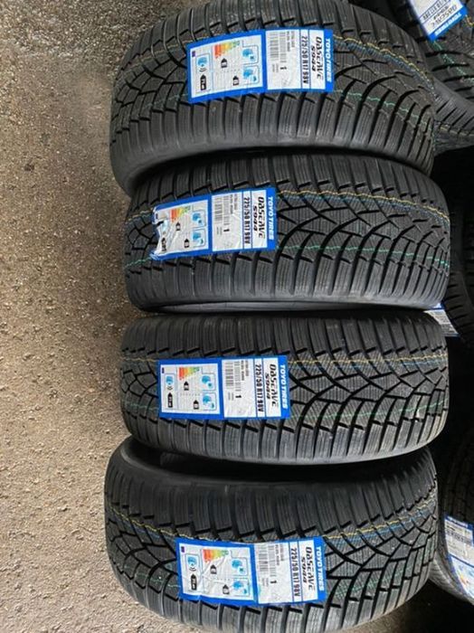vand anvelope 225/50/17 toyo de iarnă noi