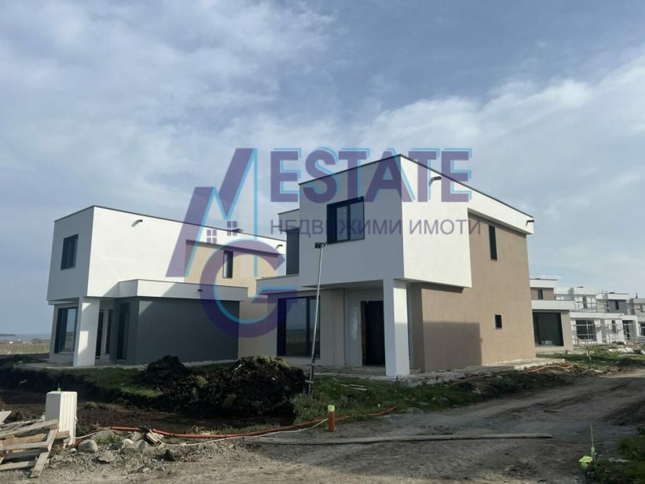 Продажба на Къща с РЗП 175,35 кв.м. в гр. Поморие.