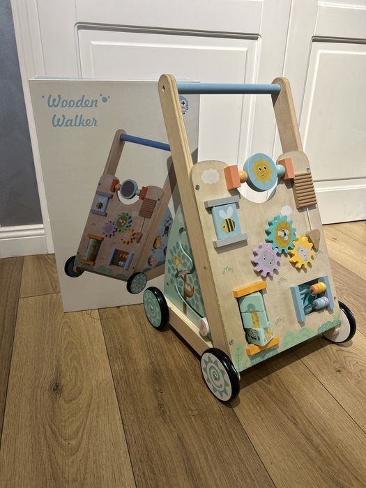 Antemergator Wooden Walker din lemn cu activitati