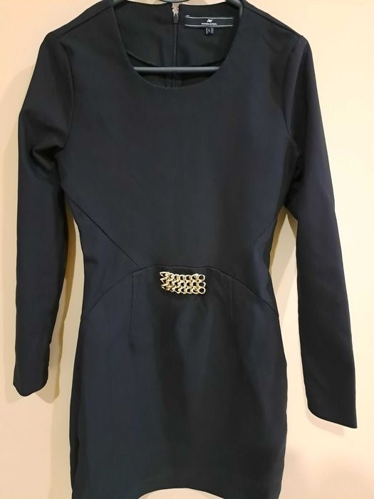 Черна елегантна рокля на марката Amnesia