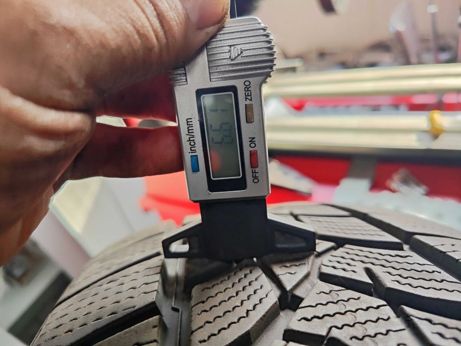 4бр.зимни гуми 225/60/18 Dunlop