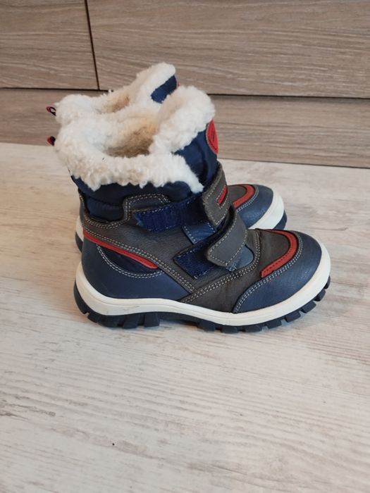 Обувки и ботуши.