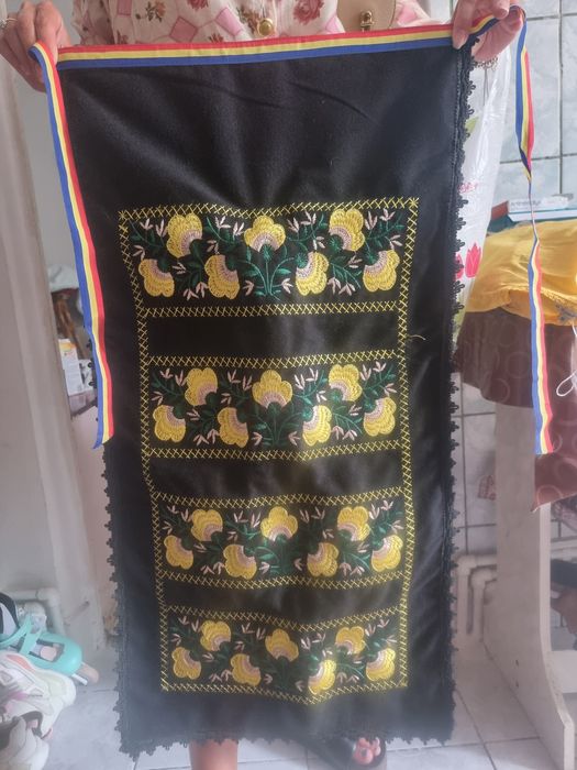 Catrințe, două părți, față și spate