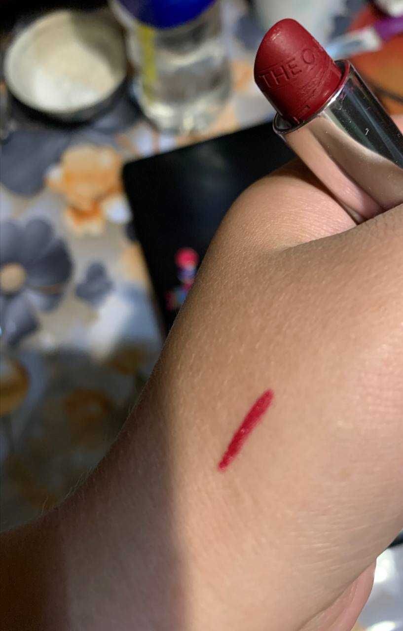 The one Oriflame помада загадочный вишневый