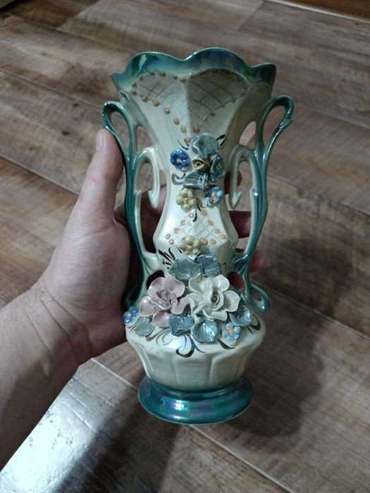Продам вазу очень красивая