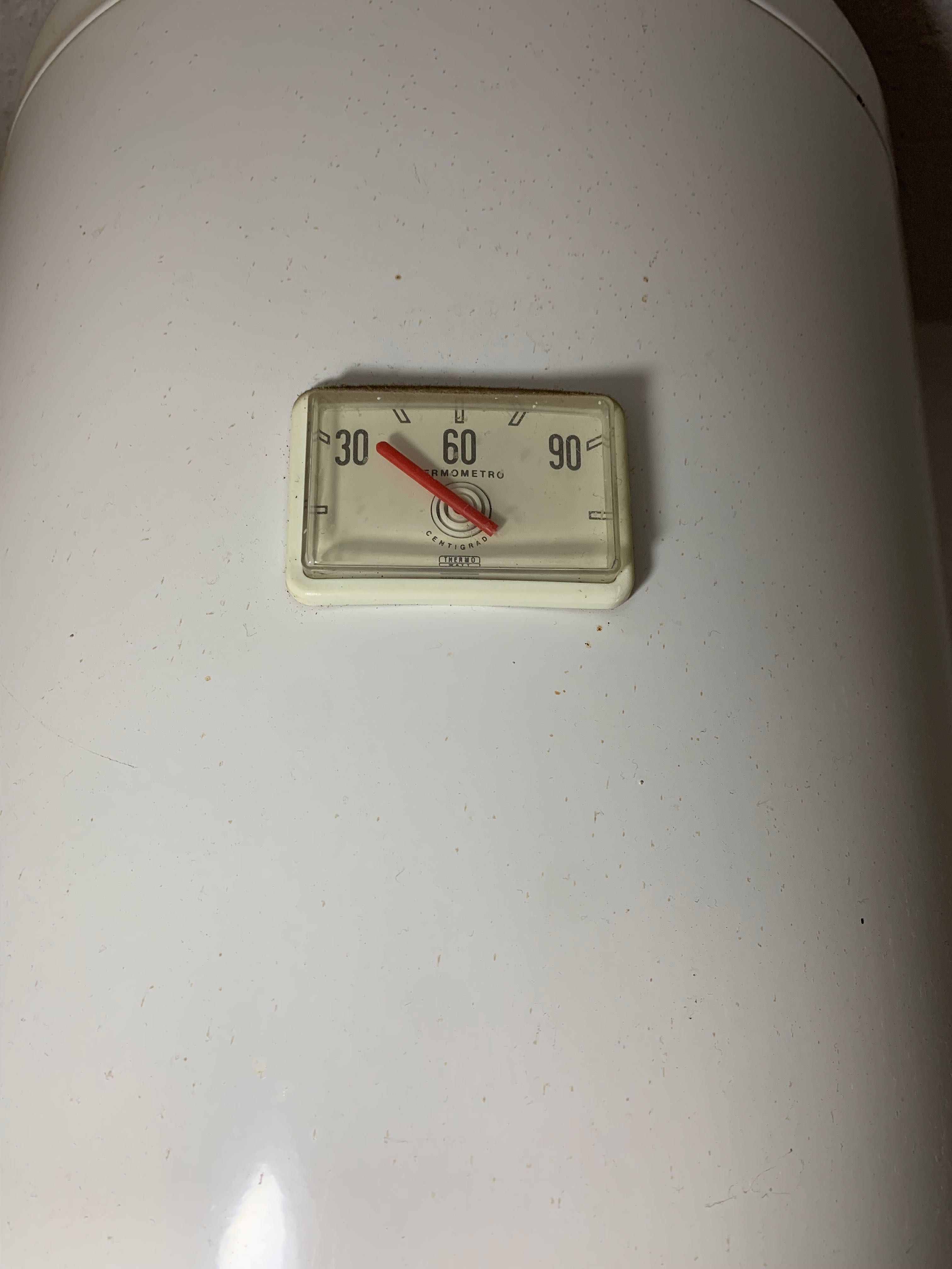 Продавам бойлер 80 л