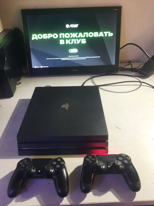 Playstation 4 Про 1 тб комплек 2 джойстик