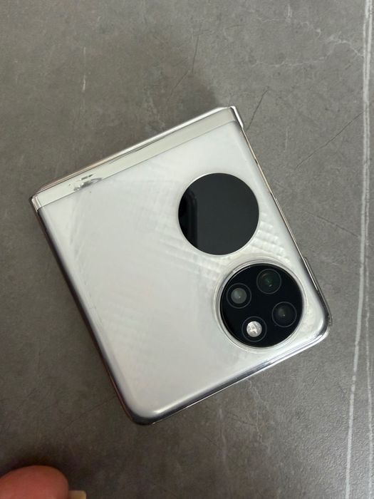 HUAWEI P50 Pocket за ремонт или части