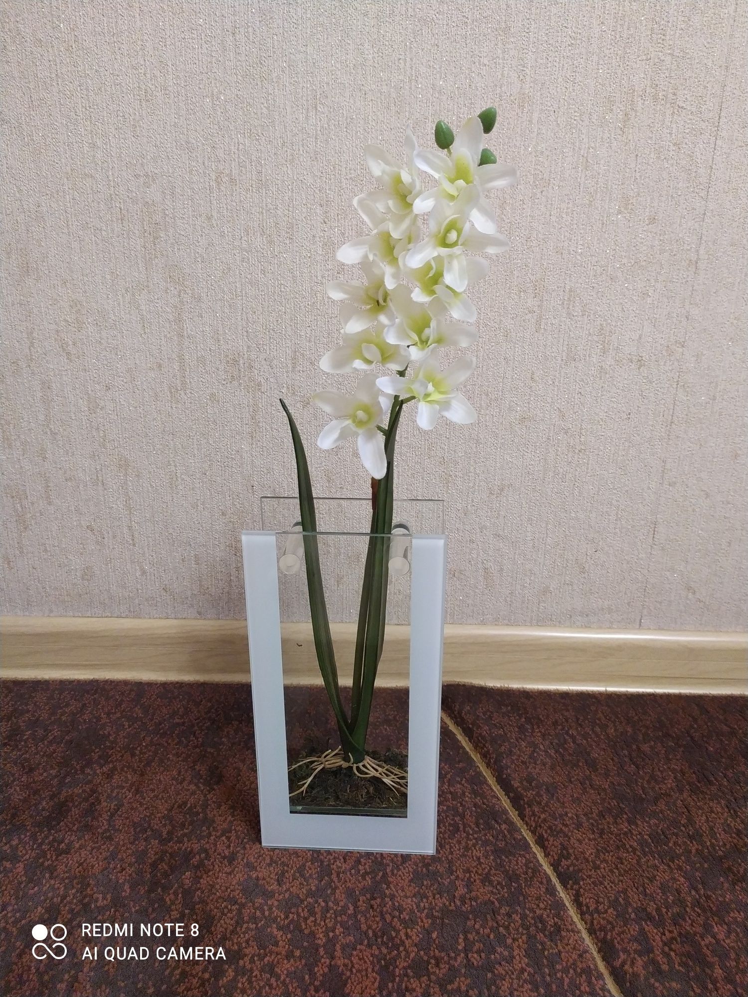 Продам  красивые вазы . Цена 2500 тг.