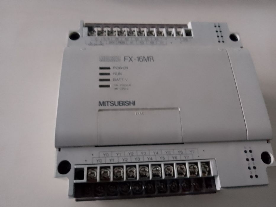MELSEC FX-16MR este un controler logic