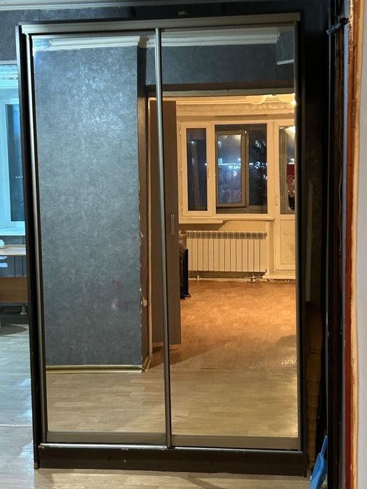 Продам шифонер с зеркалом