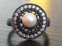 Inel din argint negru/ placat cu rodiu, cu perla si cristale Swarovski
