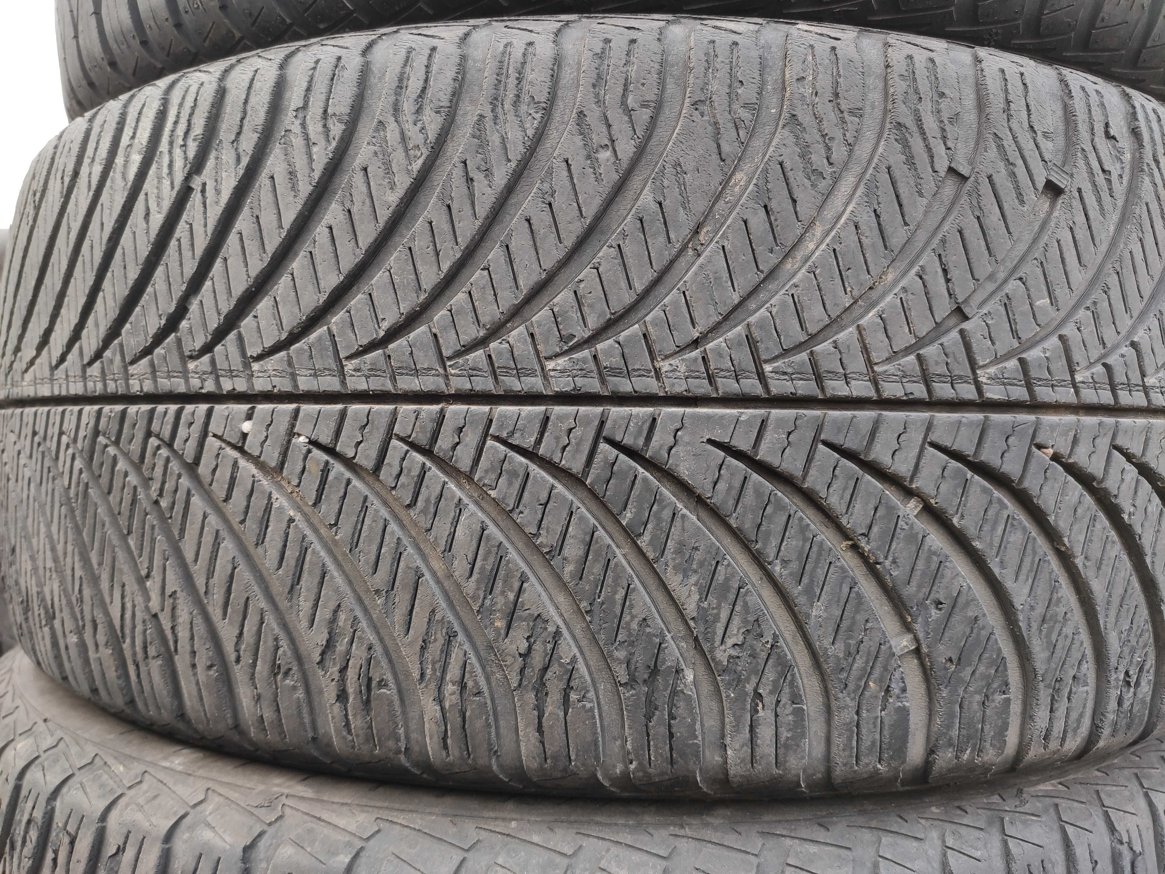 4бр Всесезонни гуми 235 45 18 - Goodyear