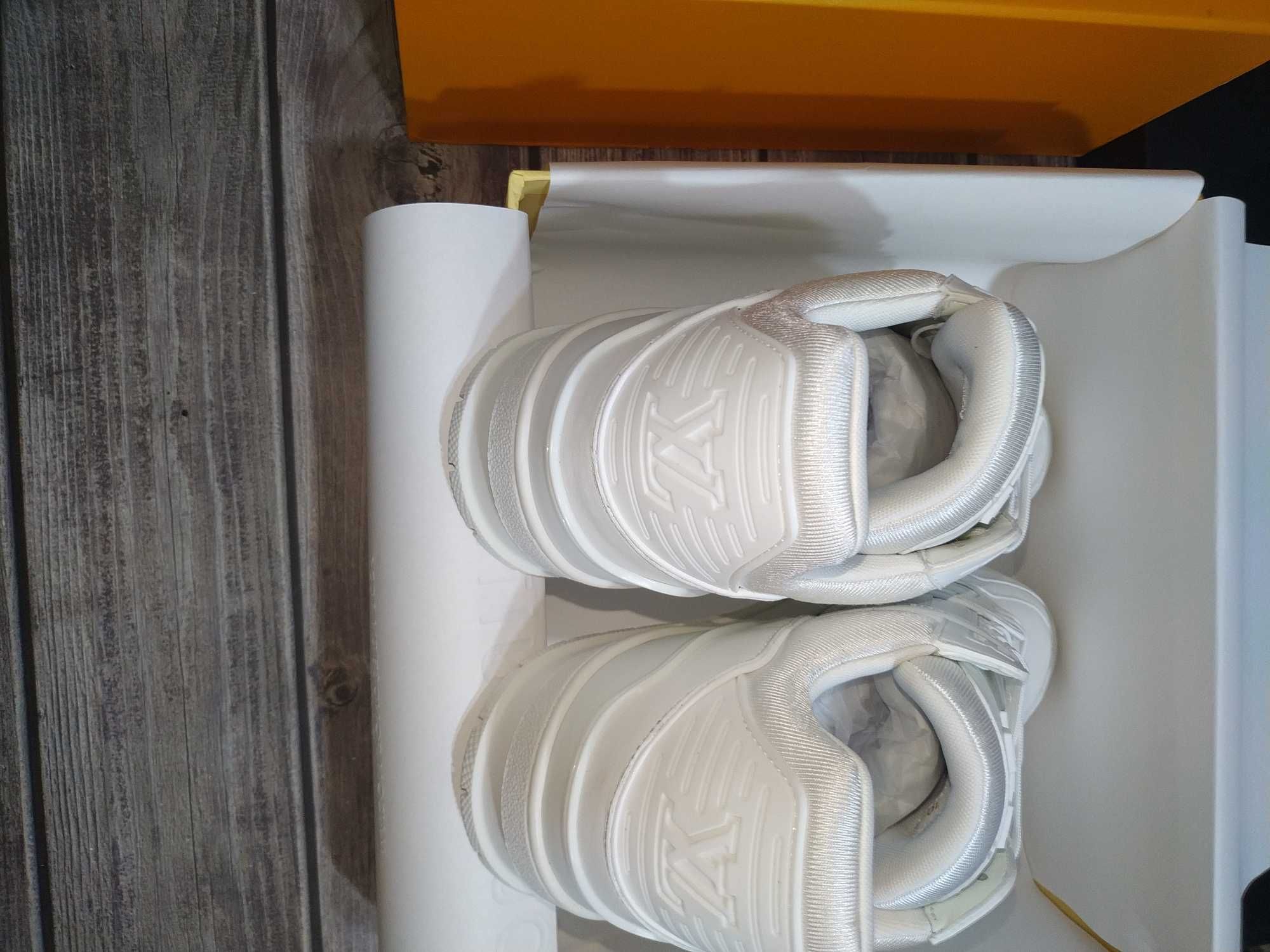 Louis Vuitton Trainers -- White
