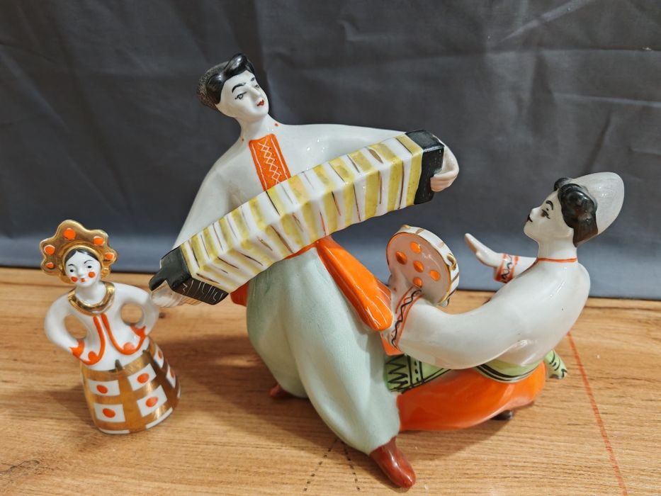 Статуэтки советских времён.