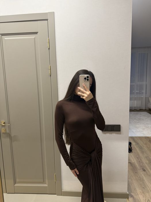 Платье шоколадного цвета , длина в пол