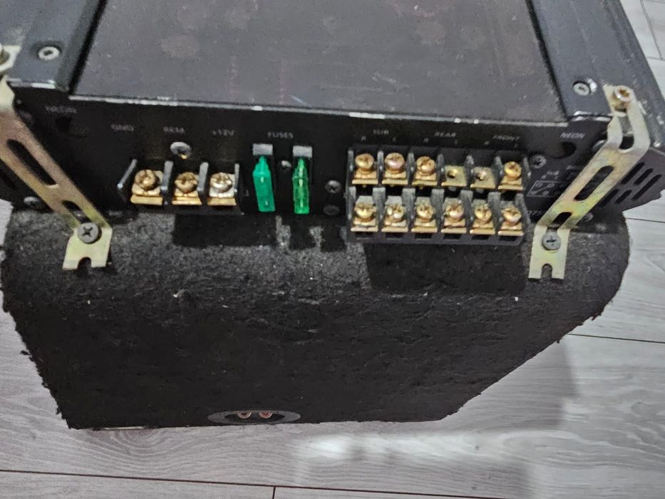 Stație auto jbl 600w si subwoofer