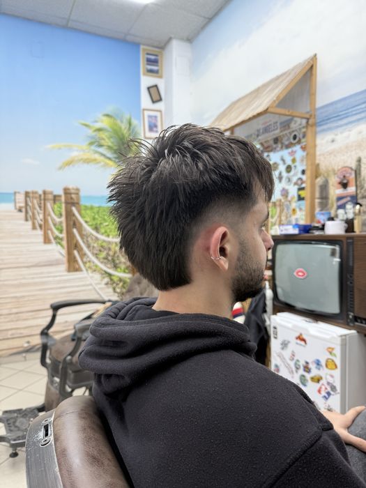 Salut, tund studenti gratis la FRIZERIA DE PE PLAJA