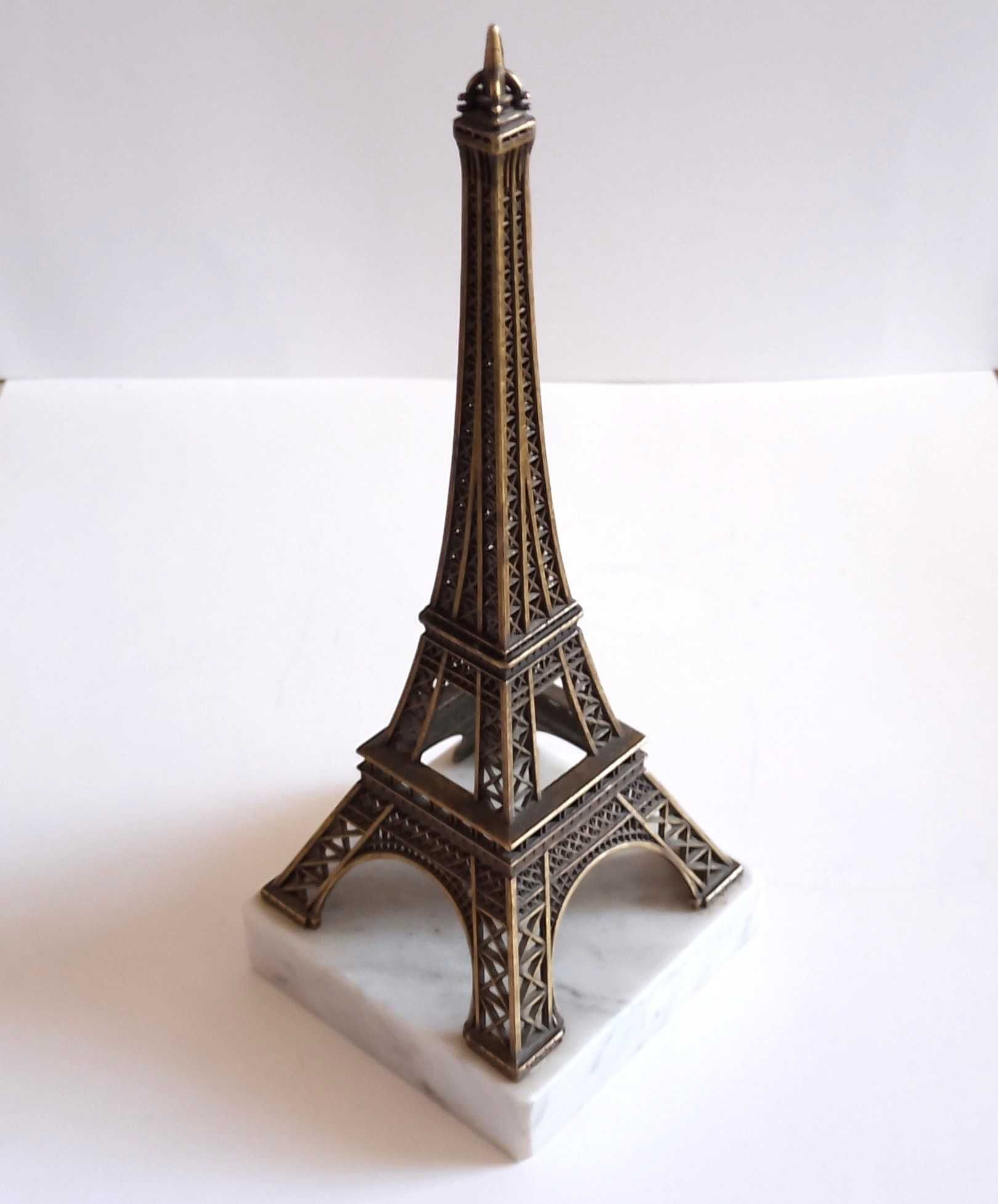 Метални сувенири Айфеловата кула Made in France.