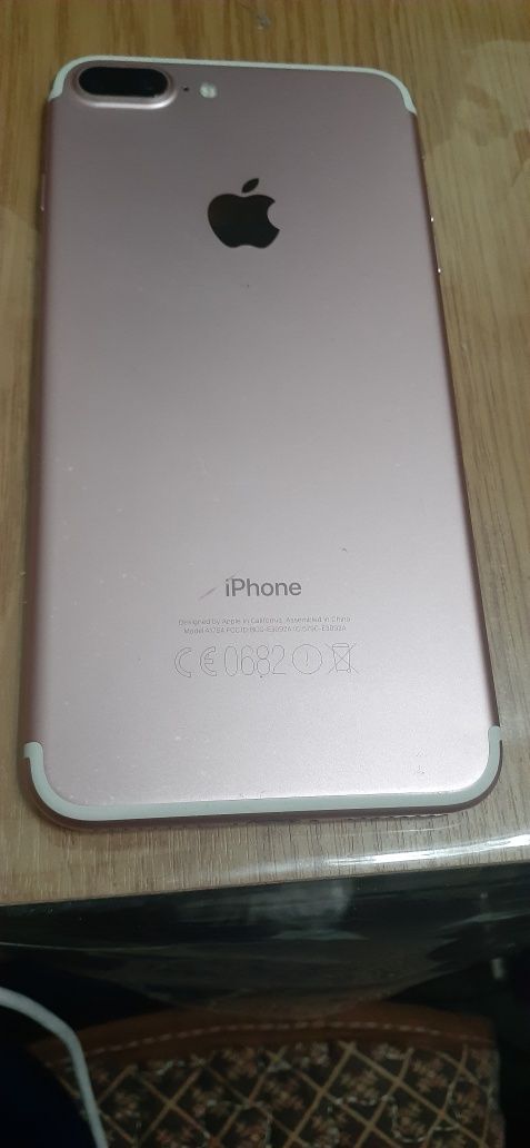 Айфон 7+ розовый