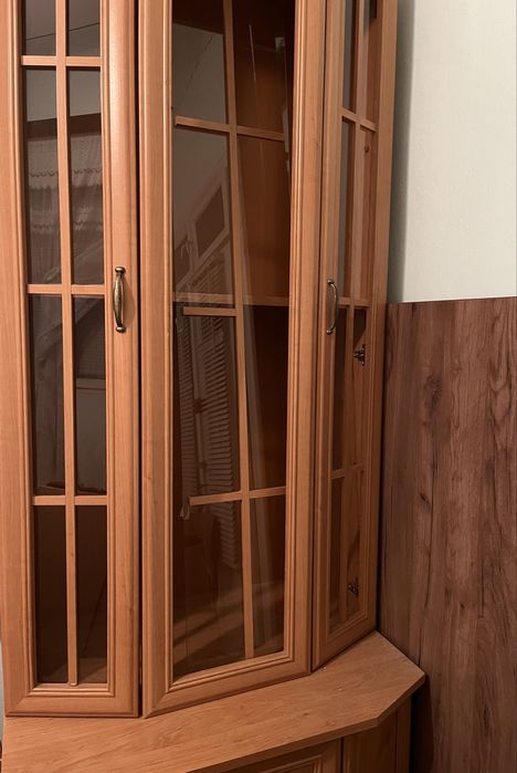 Vând vitrină+dulăpior