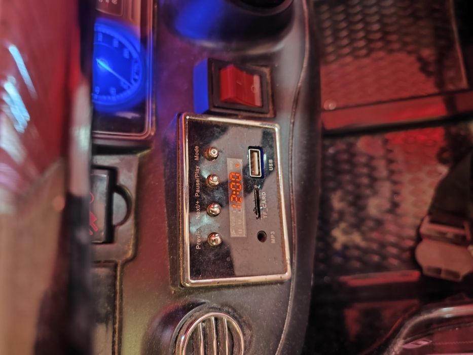 Mercedes с Гуми Инна акумулаторна количка за деца