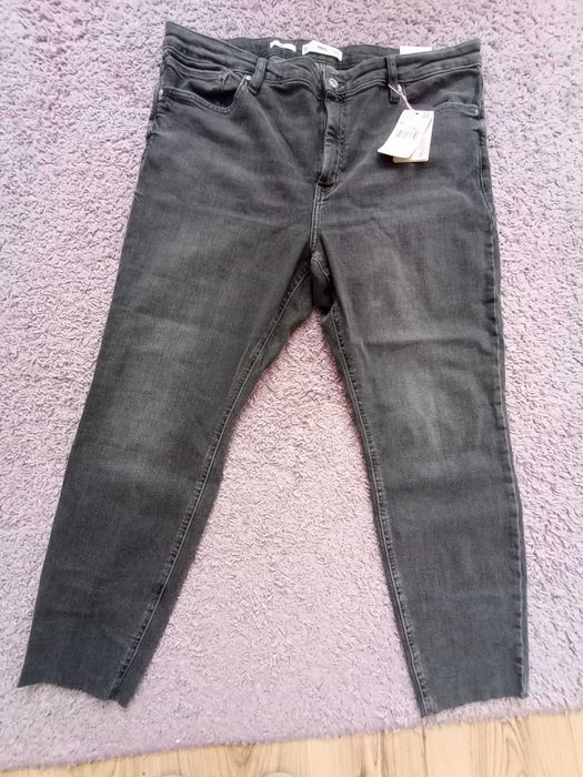 Нови дамски дънки MANGO, размер 48