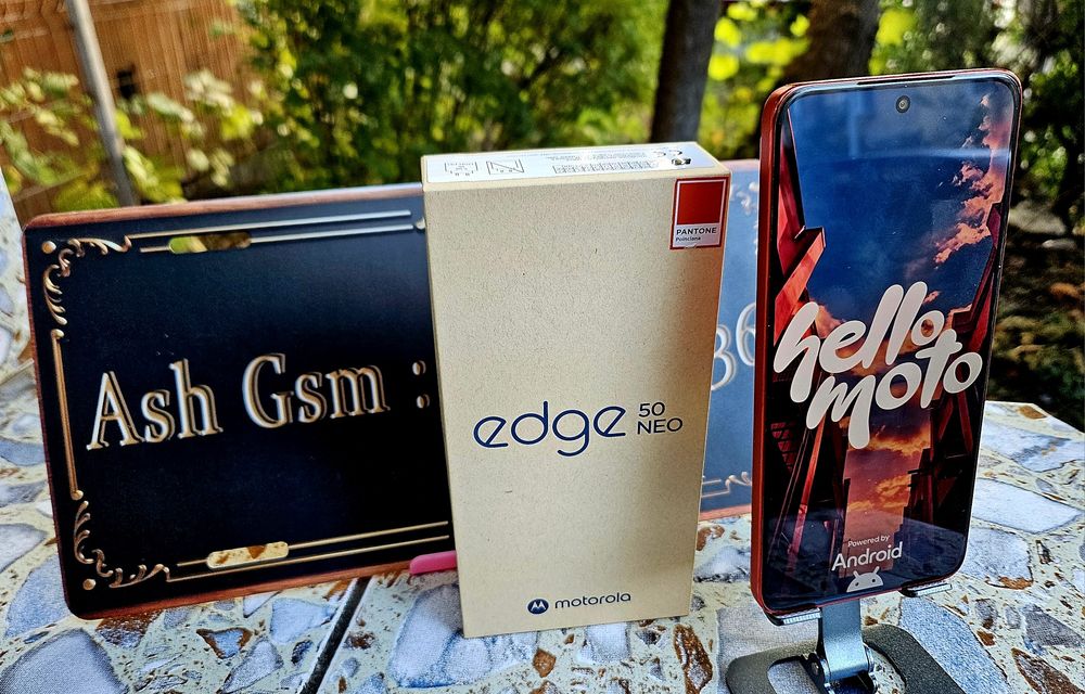 Motorola Edge 50 Neo Red