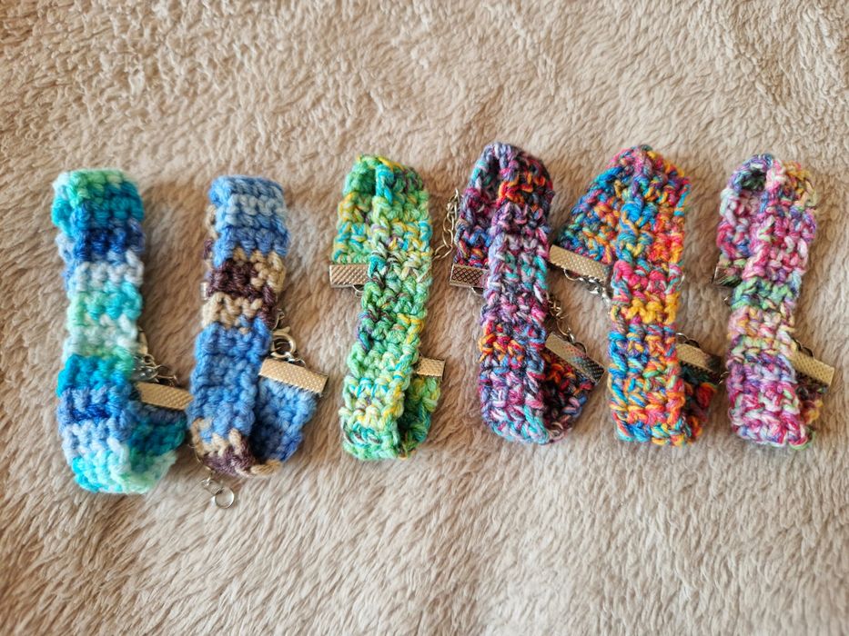 Ръчно изплетени гривни