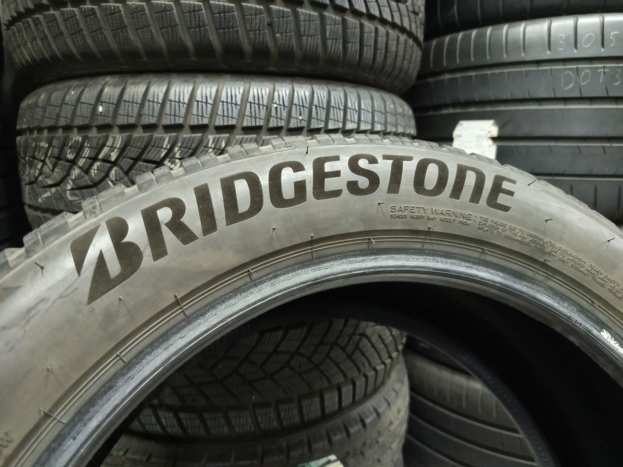 Bridgestone 235/55/20-4бр дот 2921
