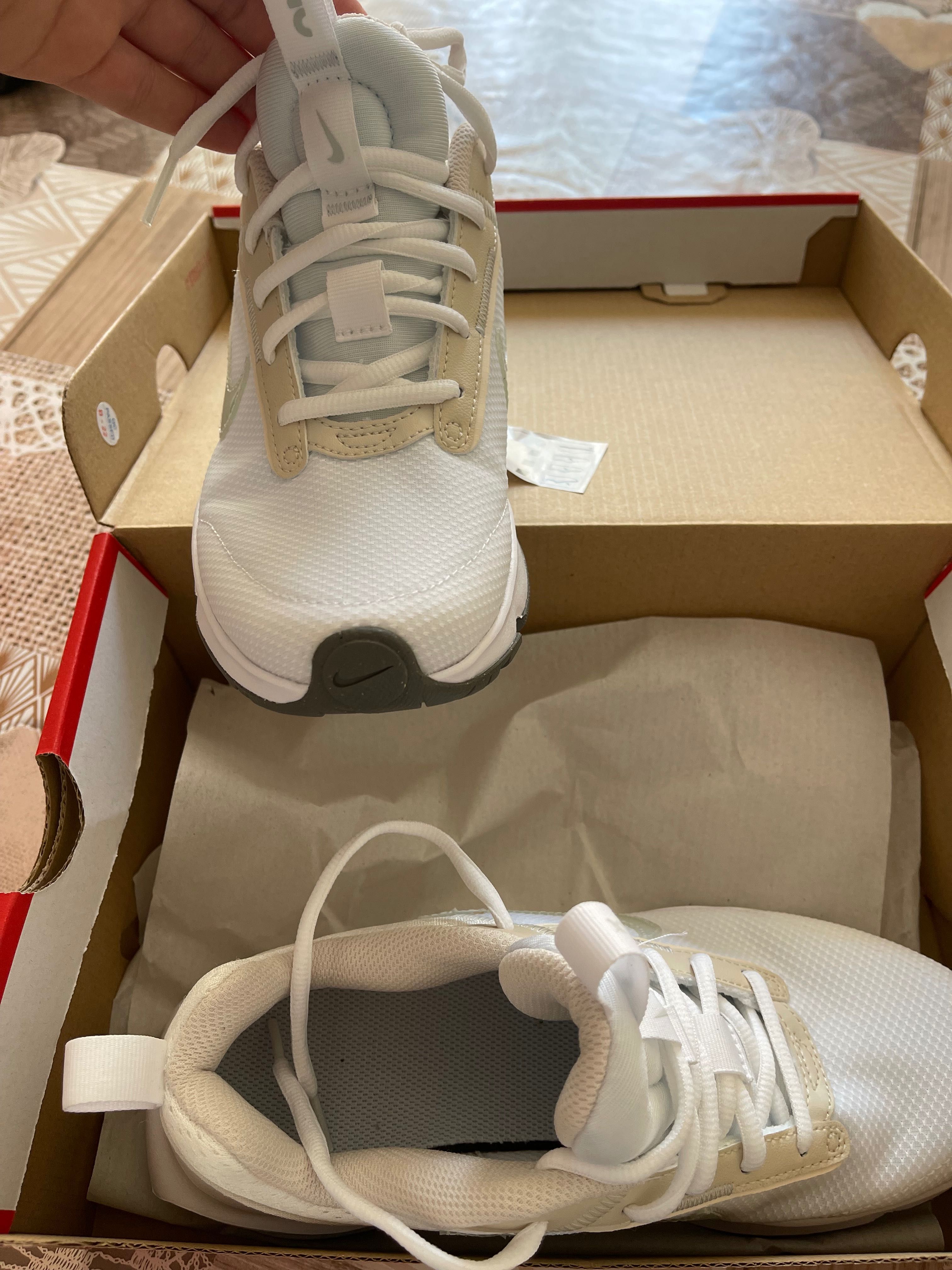 Чисто нови маратонки Nike