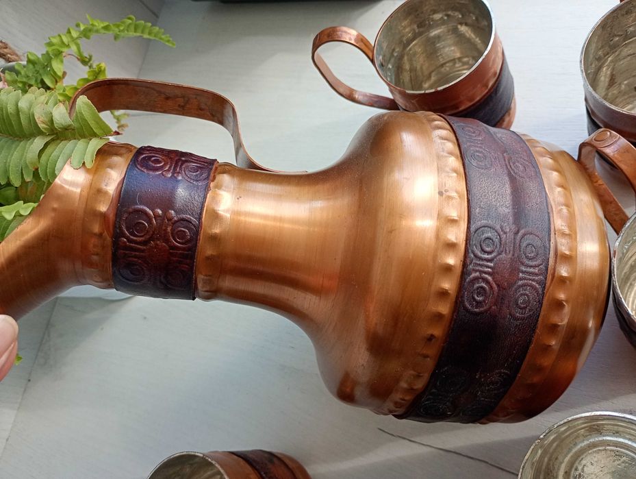 Меден сервиз с кожена декорация