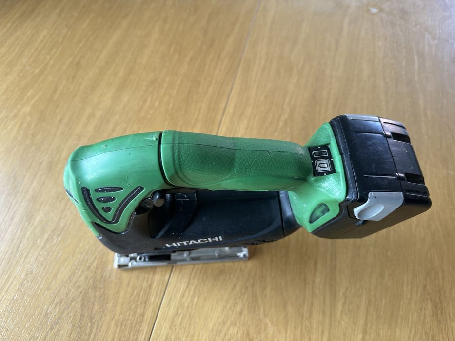 Hitachi cj14dsl прободен трион