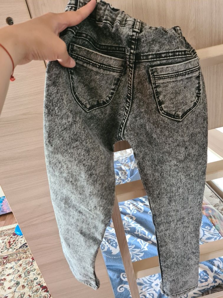 Продам джинсы для девочка