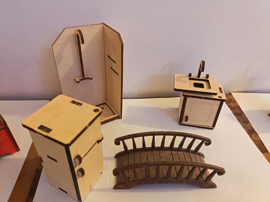 Две дървени къщи за кукли с обша цена - Намалена