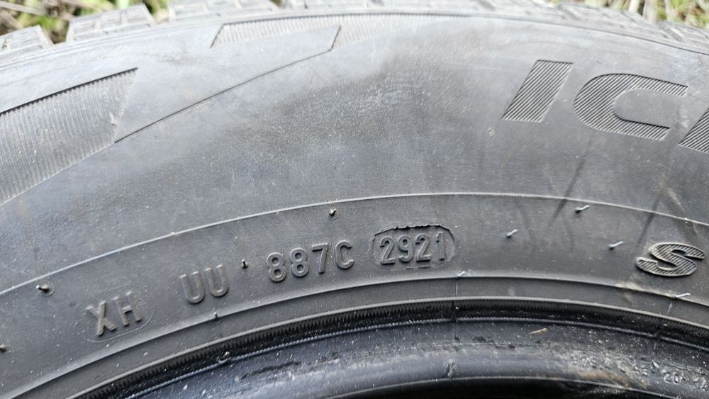 2бр гуми 195 65 15 дот 21 пирели