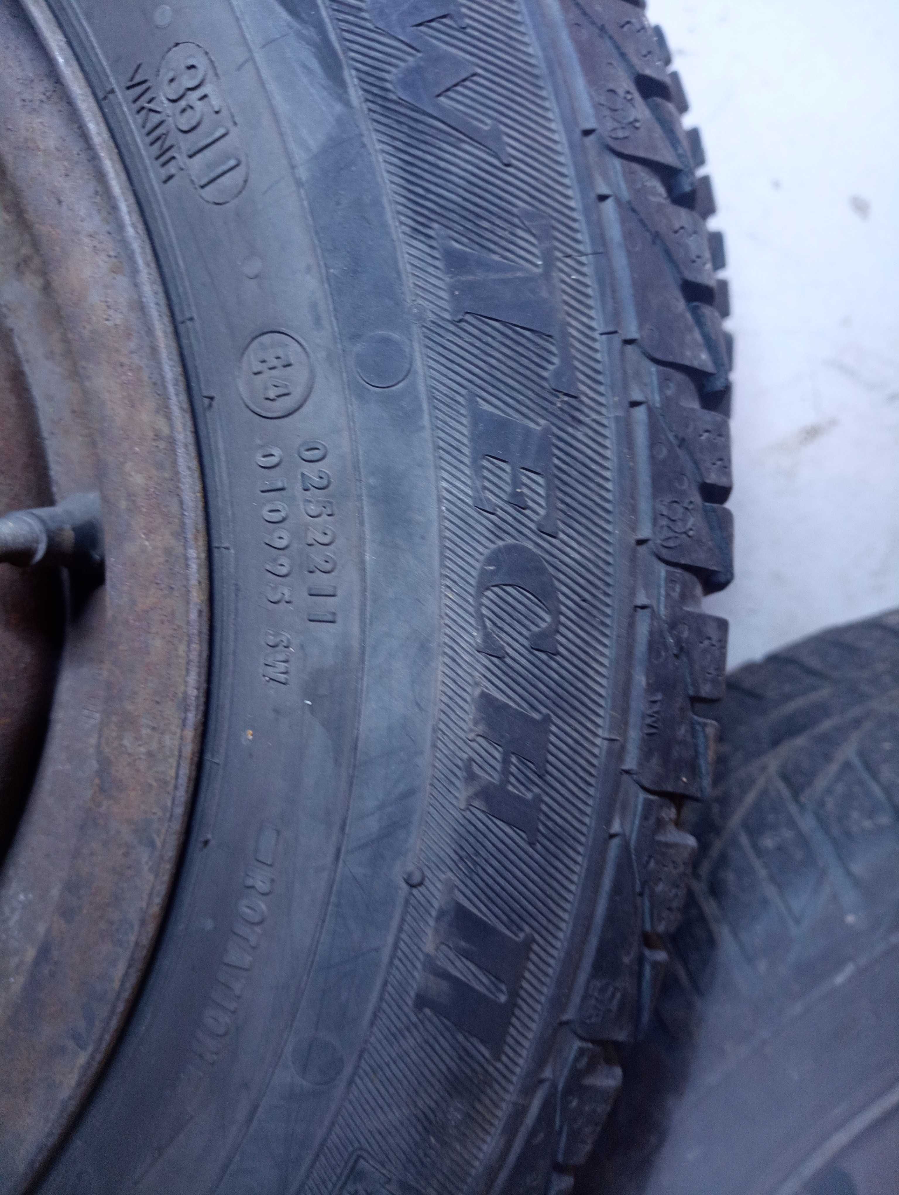 4 бр зимни гуми 165/70/13 VIKING SNOW TECH  с железни джанти и тасове