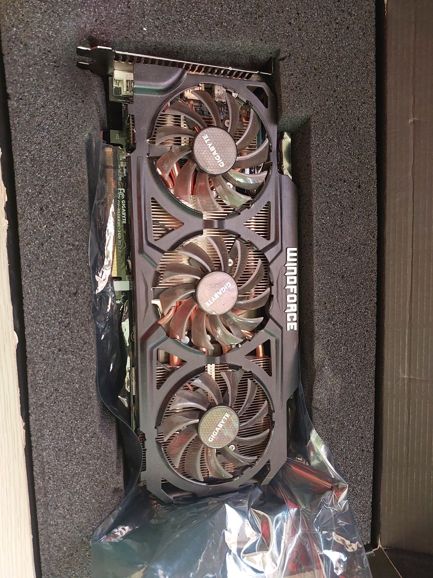 Продам плату Radeon r9 280x