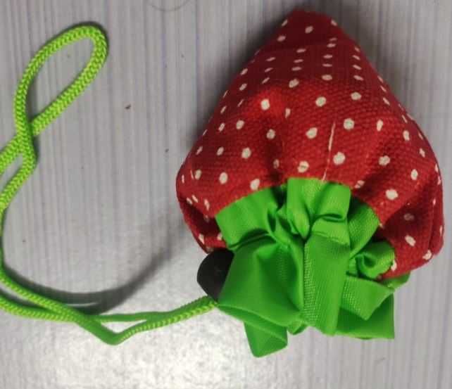 сумка складная в форме клубники