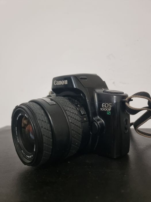 Aparat foto Canon 1000F N pe film