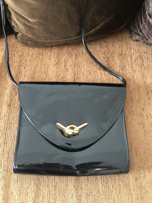 Genata mica lucioasa