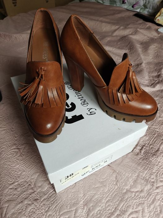 Pantofi maro cu toc si platforma, 38