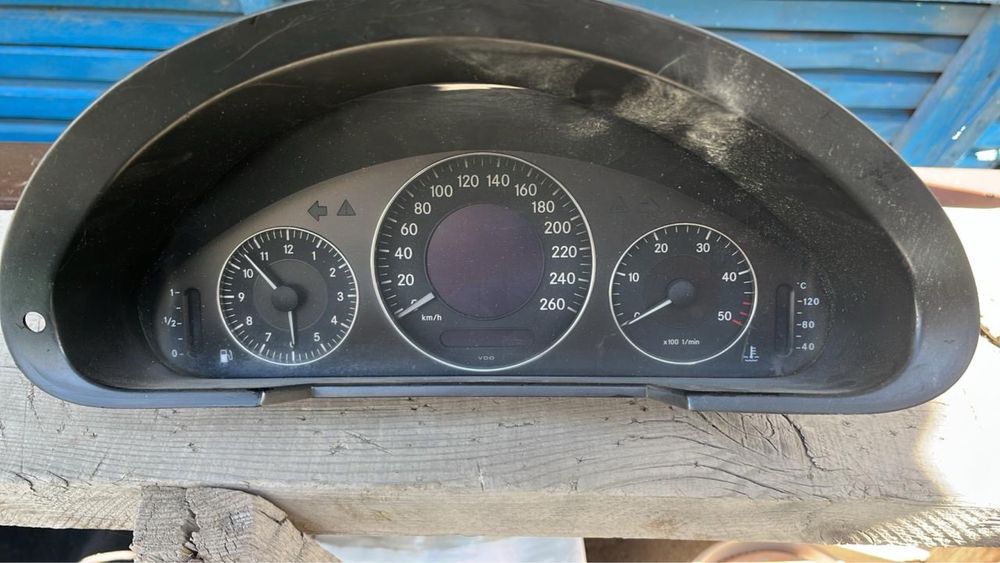 Продам щиток приборки на 211 мерседес