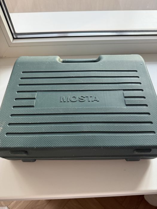 Шуруповерт  в комплекте