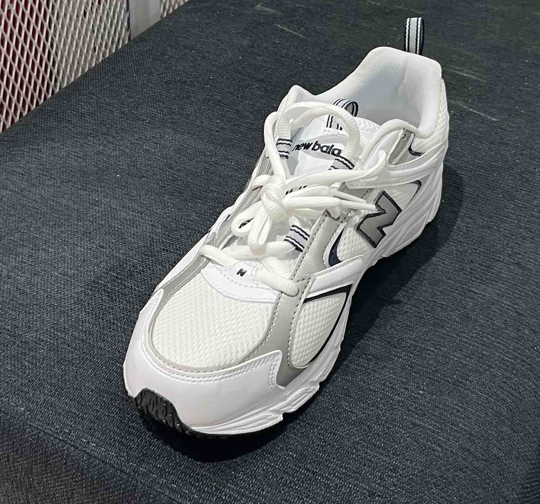 New balance white