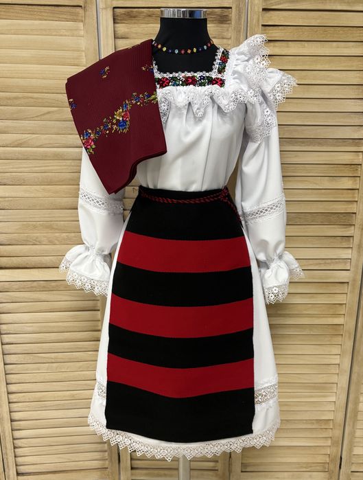 Costum populat/traditional pentru femei de Maramures autentic, Nou
